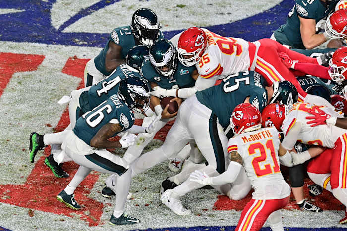 Jalen Hurts executes the tush push in Super Bowl LVII.